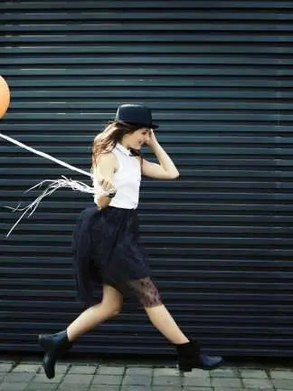 Poster Människor - Springa med ballonger