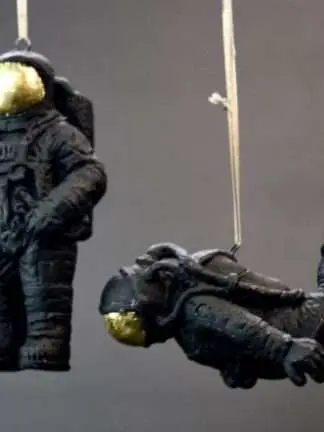 Astronaut Hängande Svart med Guld 11 × 8cm