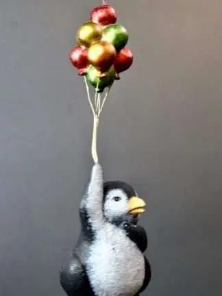 Hängande Pingvin med Ballonger 21 × 8cm