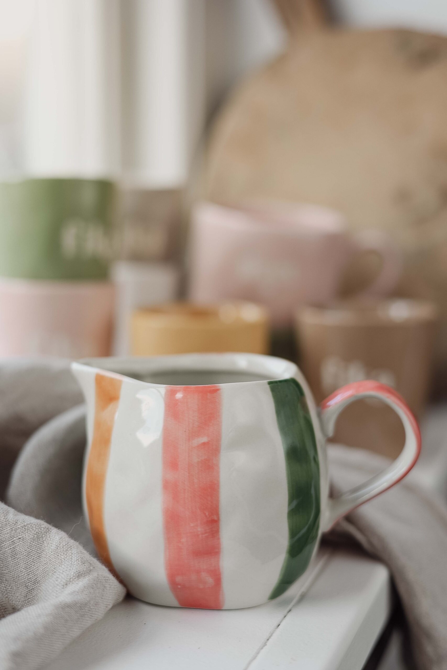 mjölkkanna rand från majas cottage i närbild av randmönster