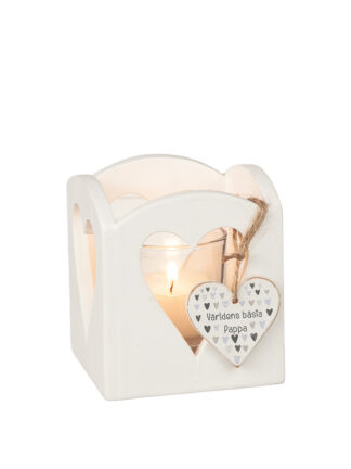 vit fyrkantig ljuslykta bästa pappa med hjärtformade utskärningar, glasinsats och tänd värmeljus samt hängande hjärtprydnad med texten världens bästa pappa
