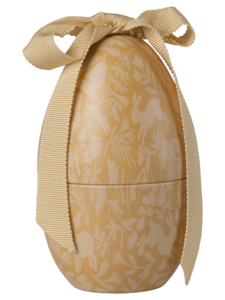 maileg påskägg i gul nyans med ljust blommigt och kaninmönster samt knuten rosett på toppen