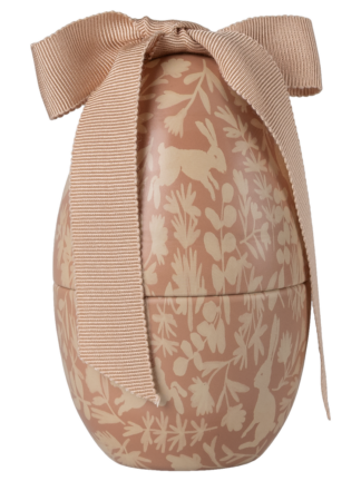 rosa påskägg med ljusbeige blommönster och stor rosett i matchande rosa