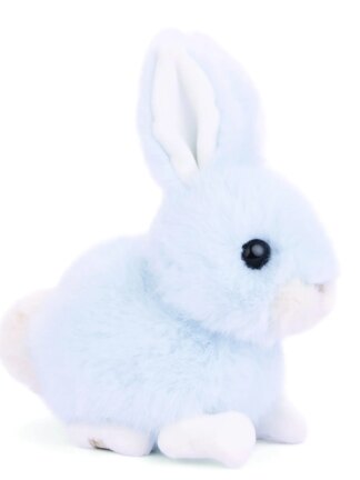 Ljusblå mjukkanin Bukowski Baby Bunny sedd i profil på vit bakgrund, sittande mjukisdjur med svarta ögon och vita inneröron