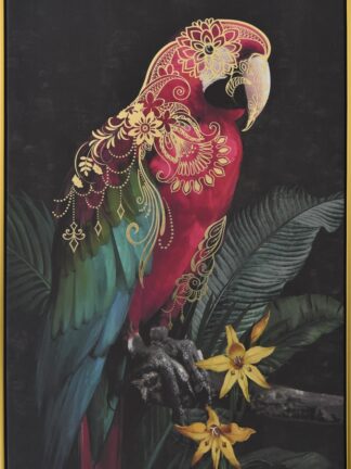 handmålad tavla macaw med röd papegoja prydd med dekorativa gulddetaljer mot mörk bakgrund och gröna tropiska blad
