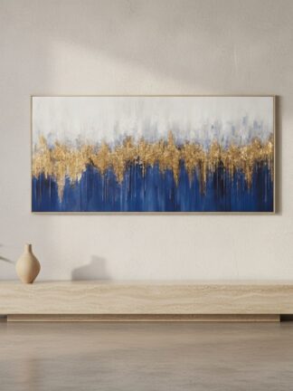 Golden Spray on Blue med ram — uppsatt i ett rum