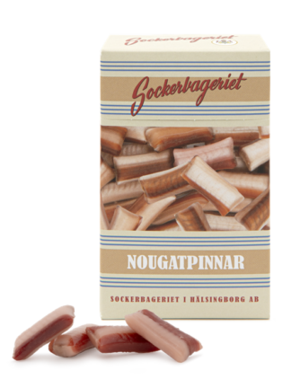 pack med nougatpinnar 100g i sockerbageriet-förpackning med flera nougatpinnar placerade framför paketet