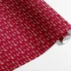 Presentpapper med guldiga granar - rött kraftpapper 70x200 cm