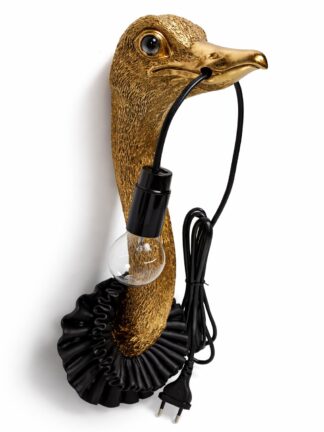 Närbild på en lampa struts guld med böjd hals som håller en glödlampa och synlig svart sladd
