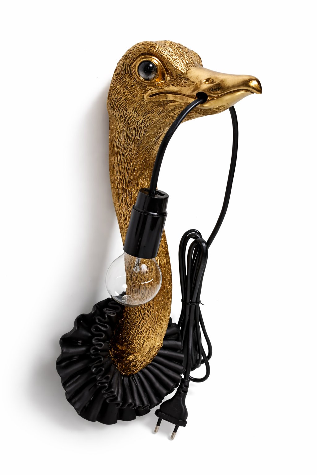 närbild på en lampa struts guld med böjd hals som håller en glödlampa och synlig svart sladd