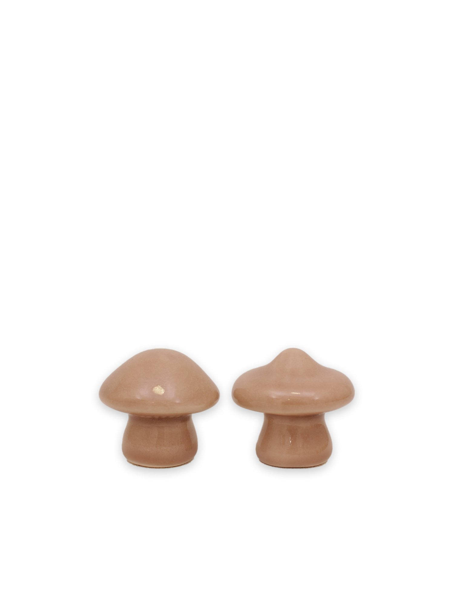 två små beige svampfigurer med rund hatt på vit bakgrund