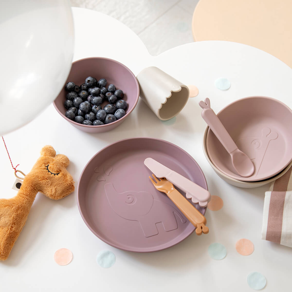 barnmugg kiddish croco powder i rosa nyans bland barnservis och bestick