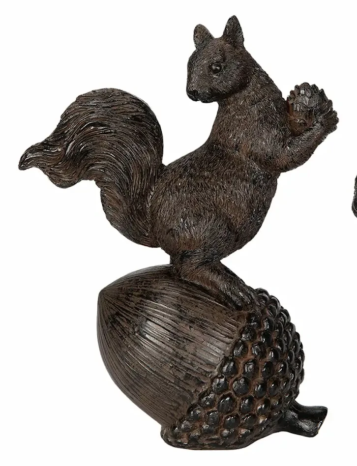 ekorre på ekollon stående 9x14x18cm