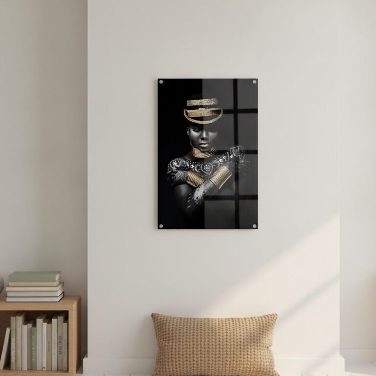 Gåtfull skönhet med hatt och smycken — tryck på härdat glas, 80×120 cm