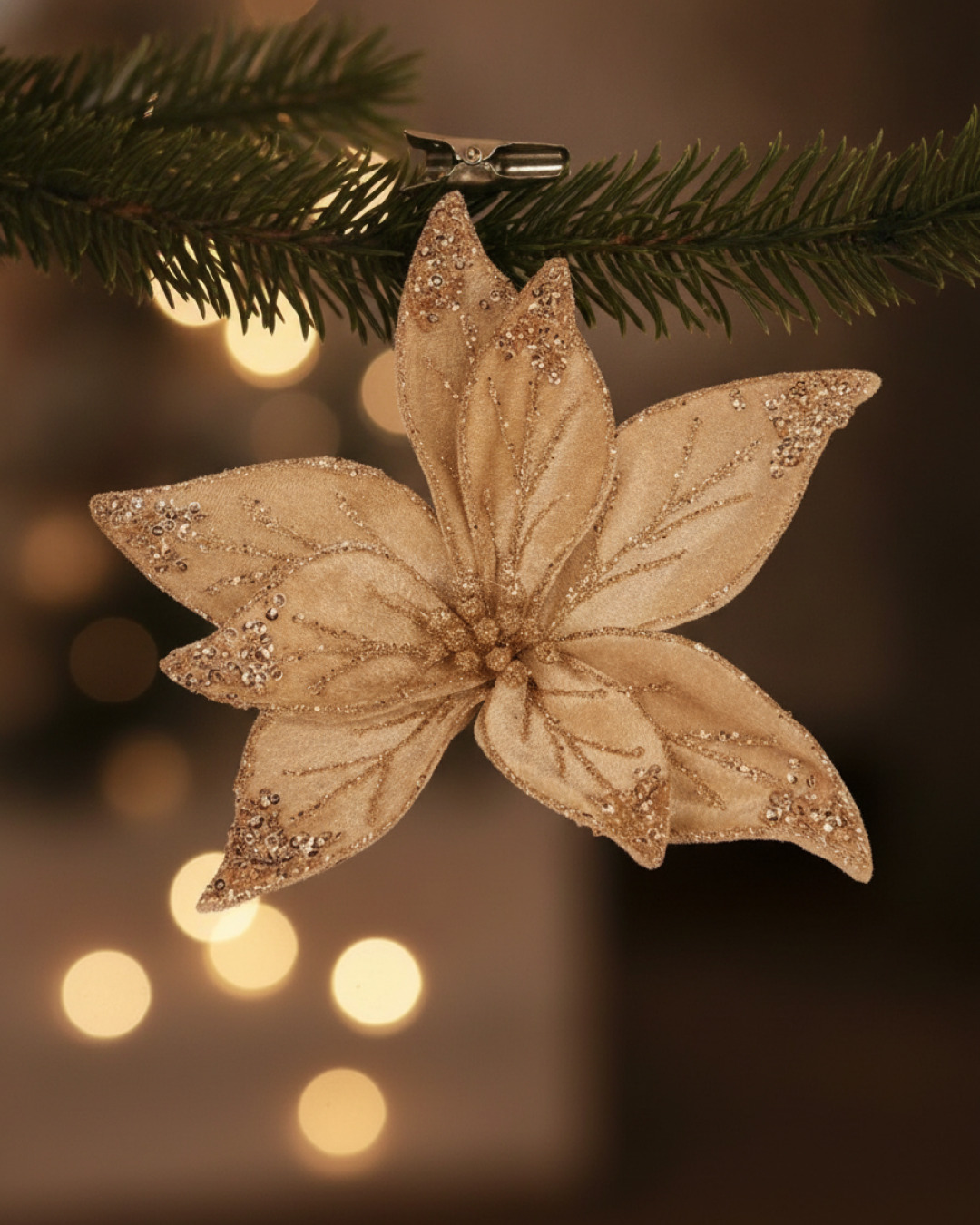 blomma sammet guld med clip 21x6cm – miljöbild
