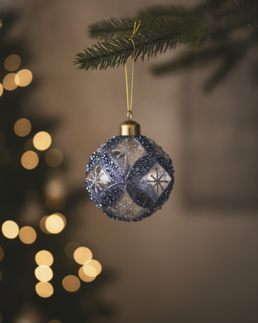 julkula glas ruta glitter blå ø8cm – miljöbild