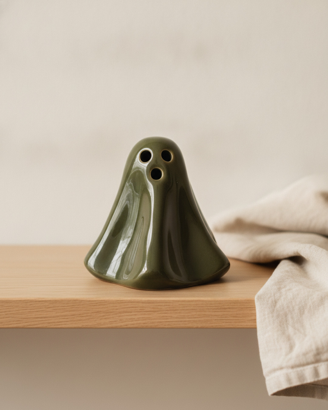 spöke happy ghost grön l 10×10.3×9.5 cm – miljöbild
