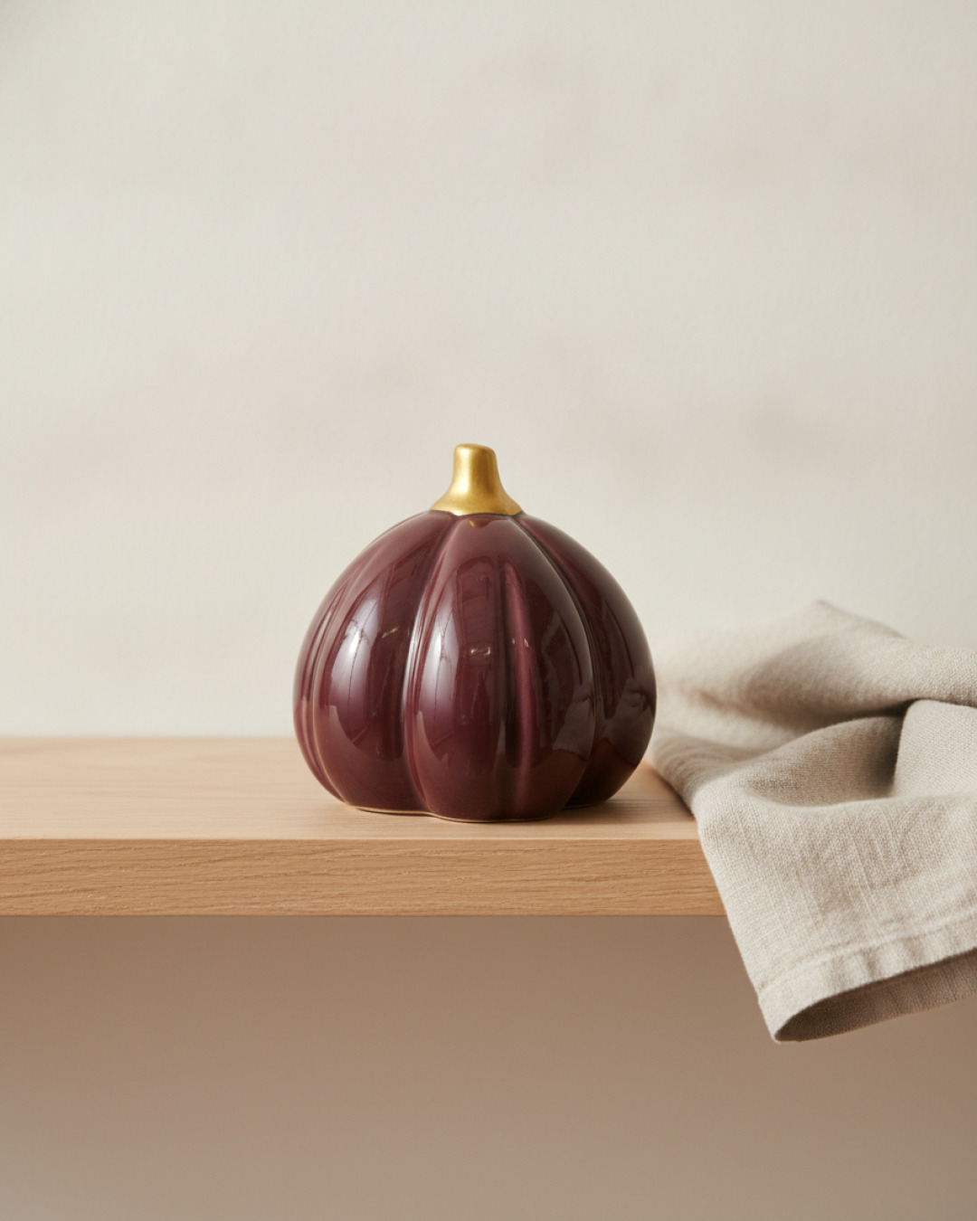 pumpa aubergine l 9,5×9,5x9cm – miljöbild